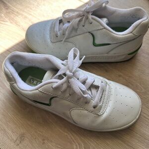 Y2k skechers white sneakers